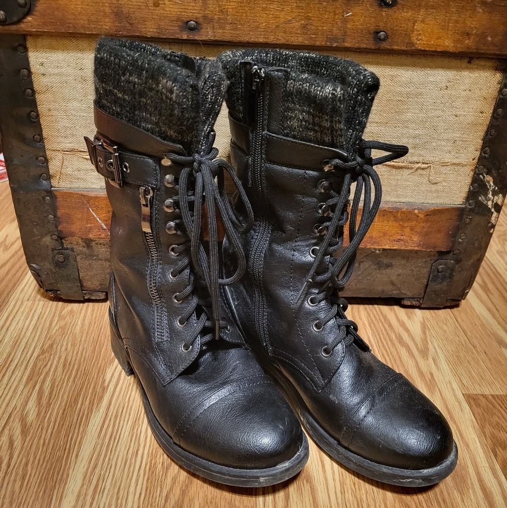 Lace up black boots with cuff